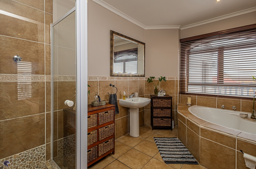 4 Bedroom Property for Sale in Myburgh Park Western Cape
